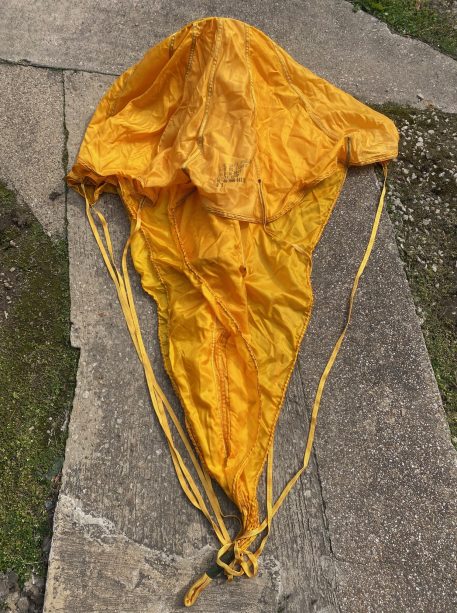 b 47 deceleration pilot parachute ava1958 (2)
