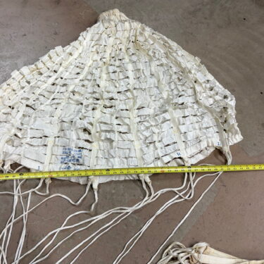 white drag parachute ribbon style ava2634 (3)