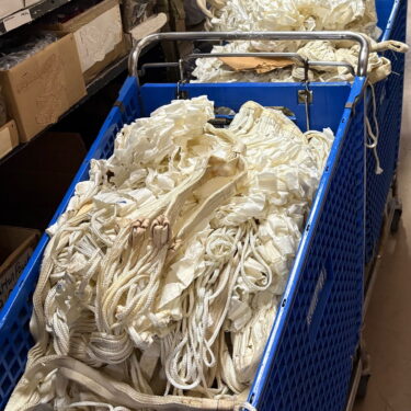 white drag parachute ribbon style ava2634 (6)