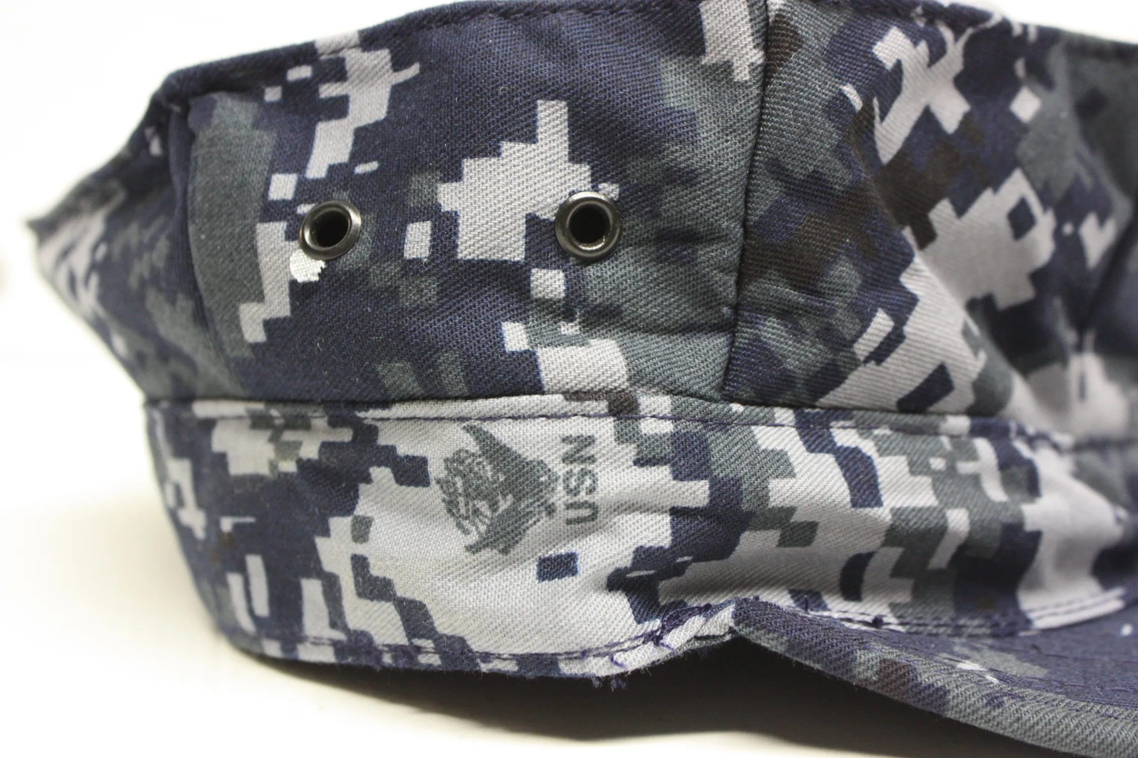 p 30546 hed2699 usn digital navy camo 8pt cover 3