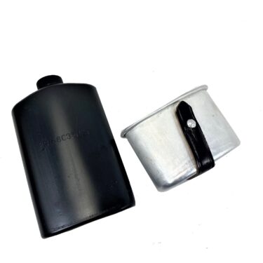 Spanish Canteen Cup with black flash pint 1