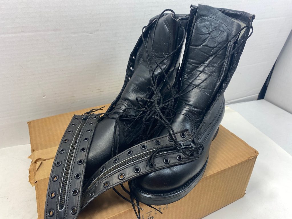 Flyers Boots FWU 3/p, size 5 1/2a