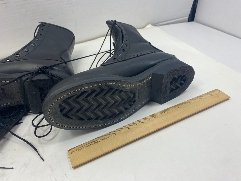 Flyers Boots FWU 3/p, size 5 1/2a