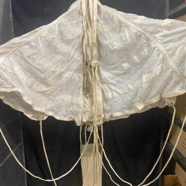 white drag parachute solid ava3282 (3)