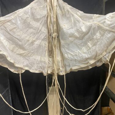 white drag parachute solid ava3282 (4)