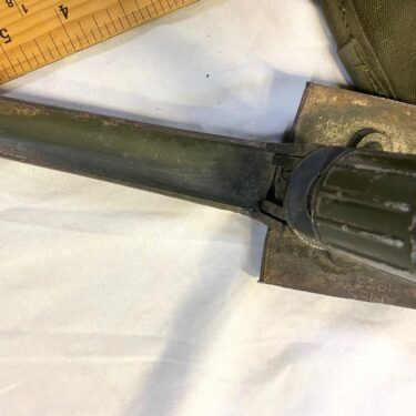 modified e tool shovel with pick & cover used 1 only ony34 (6)