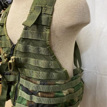 molle woodland flex vest used clg4008 (2)