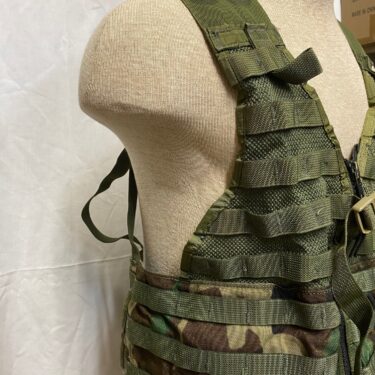 molle woodland flex vest used clg4008 (4)