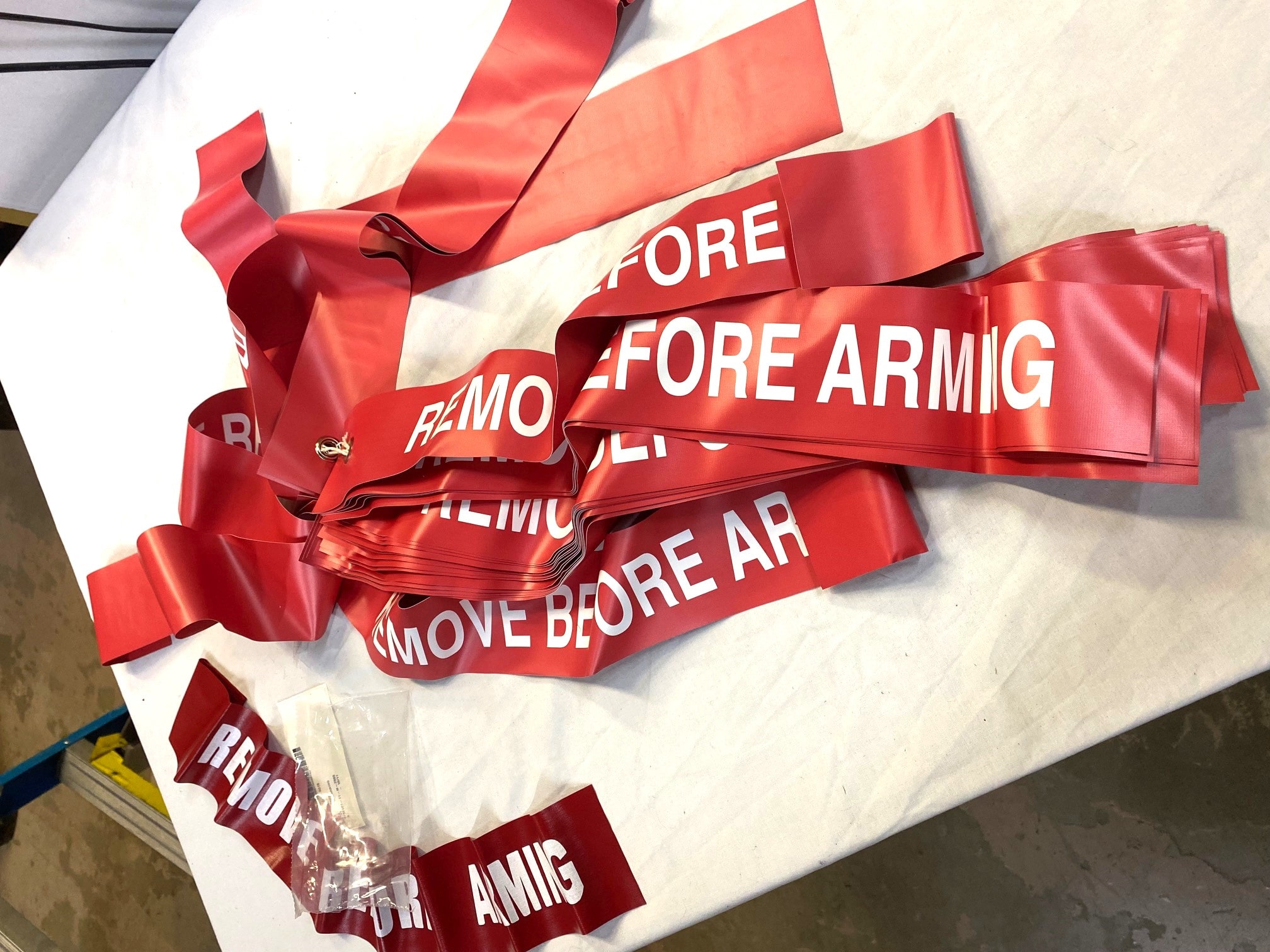 remove before arming tag type 2 large nov4015 (3)
