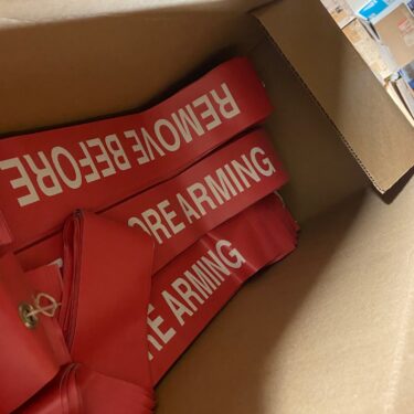 remove before arming tag type 2 large nov4015 (5)