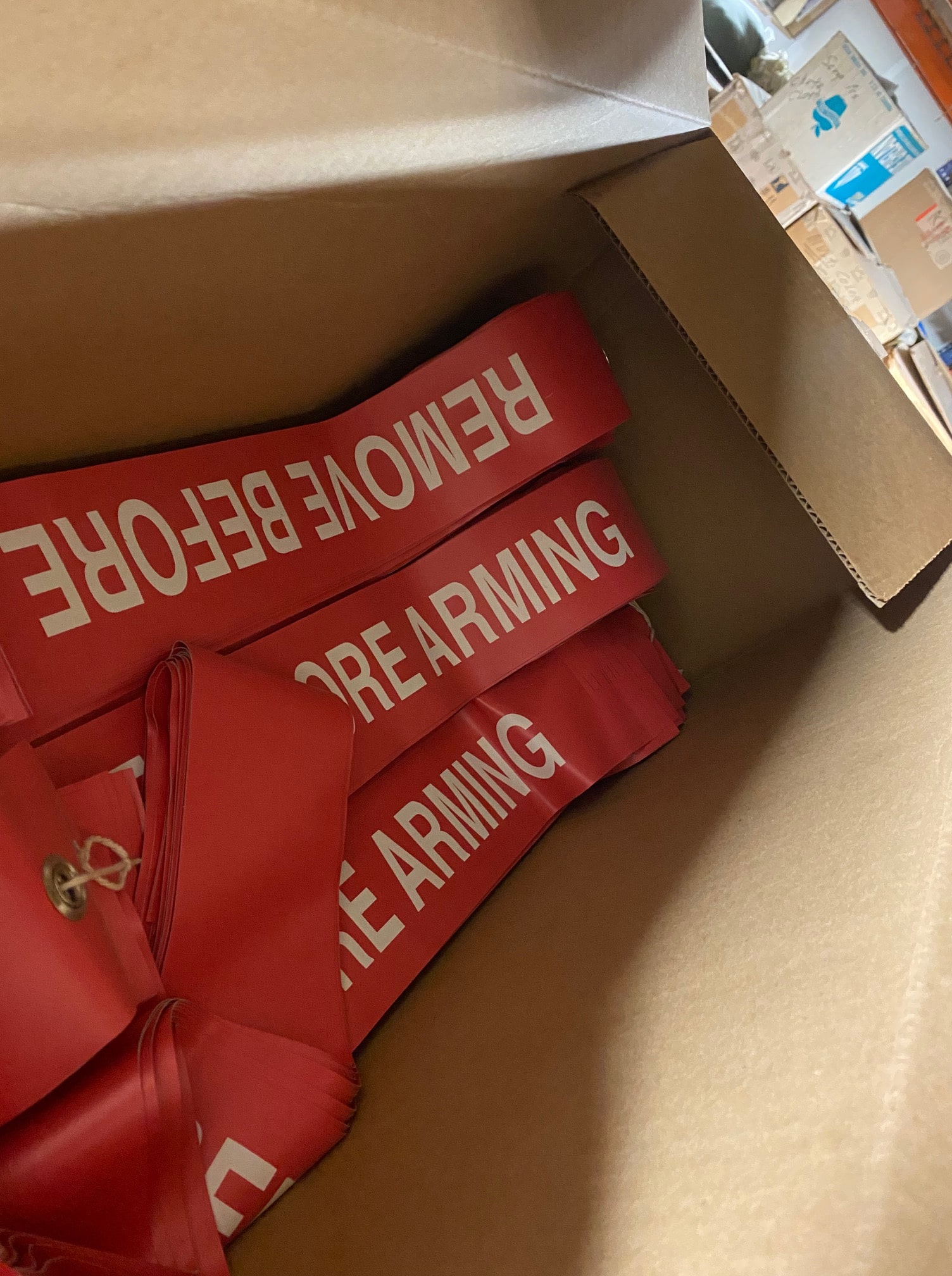 remove before arming tag type 2 large nov4015 (5)