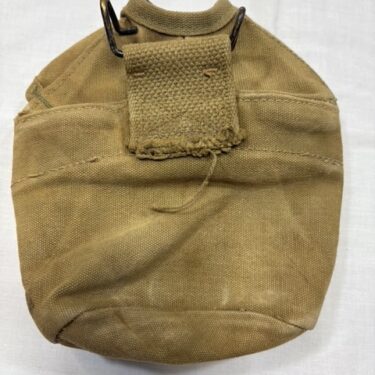 USMC WW2 Canteen Cover, Semi Circle Stamped 524 ony51 (2)