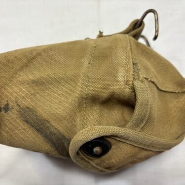 USMC WW2 Canteen Cover, Semi Circle Stamped 524 ony51 (8)