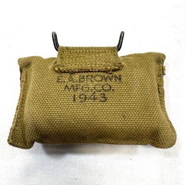 carlisle bandage pouch w bandage 1943 dated 1 only ony55 (2)
