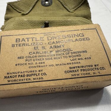 carlisle bandage pouch w bandage 1943 dated 1 only ony55 (6)