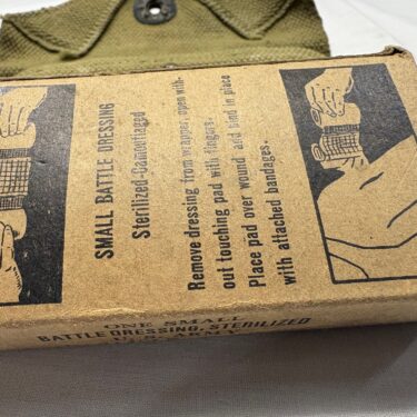 carlisle bandage pouch w bandage 1943 dated 1 only ony55 (7)