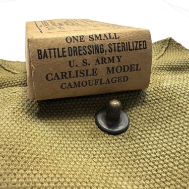 carlisle bandage pouch w bandage 1943 dated 1 only ony55 (8)