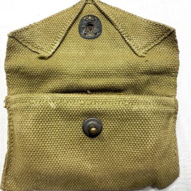 carlisle bandage pouch w bandage 1943 dated 1 only ony55 (9)