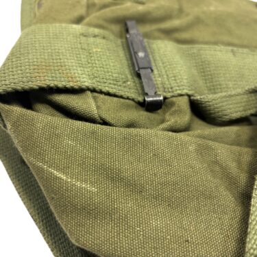 m 1961 vietnam buttpack with manual 1969 1 only ony75 (5)