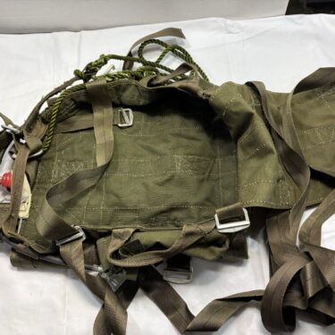 vietnam war parachutist harness individual equipment 1 only ony90 (6)