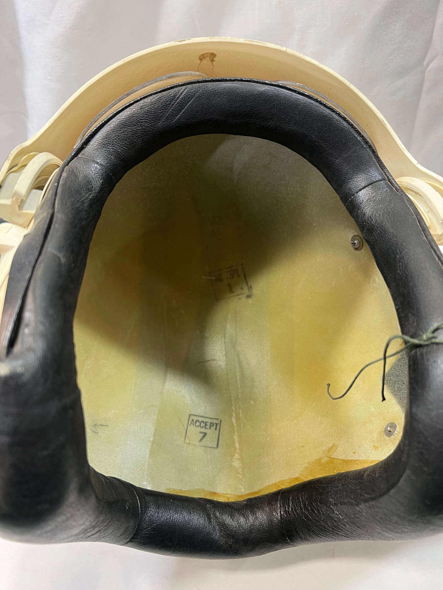 hgu 26p flight helmet shell used demil 4123 y ava4123 (7)