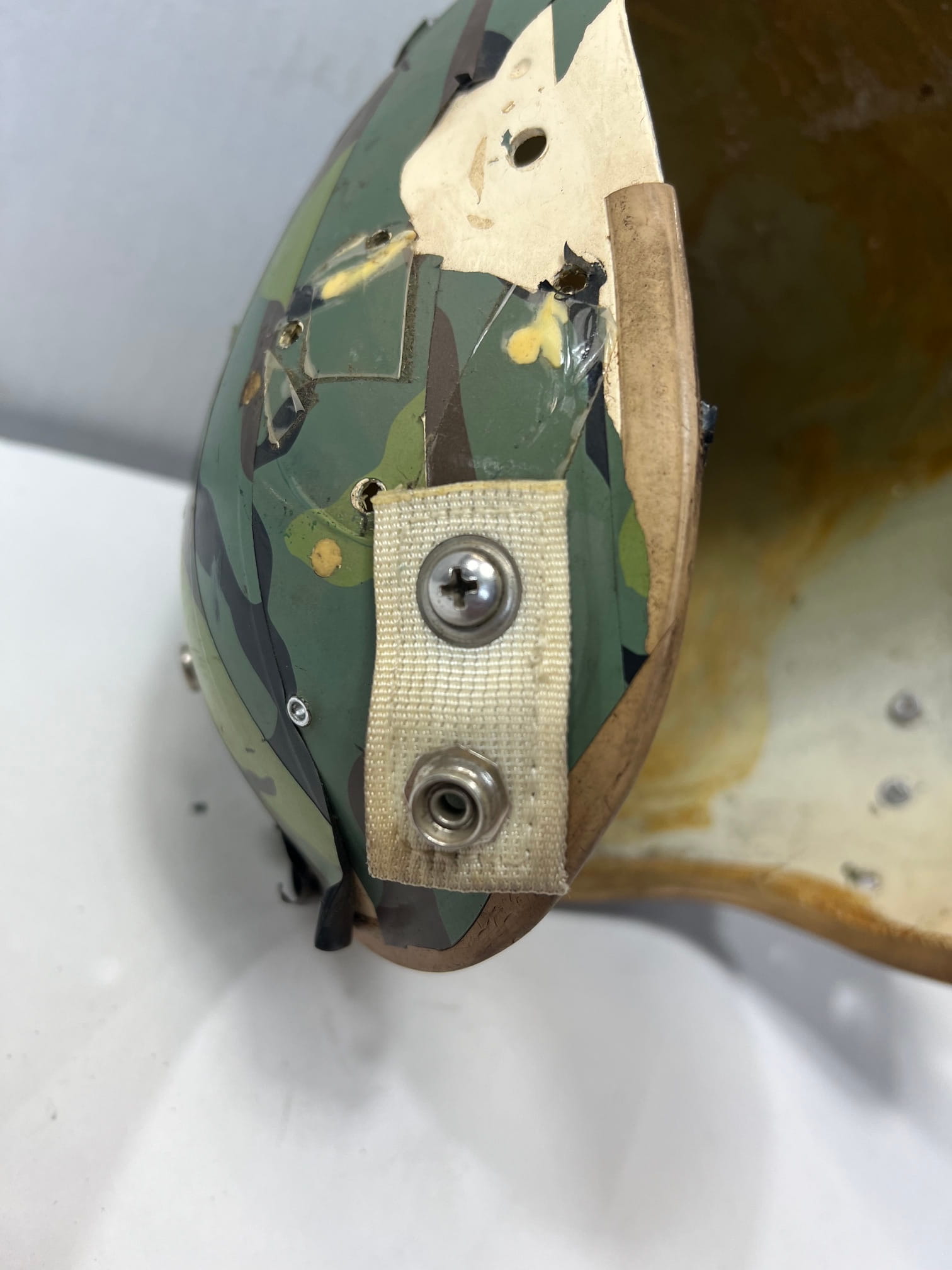 hgu 22P flight helmet shell b 52 camo used demil 4132 ava4132 (8)