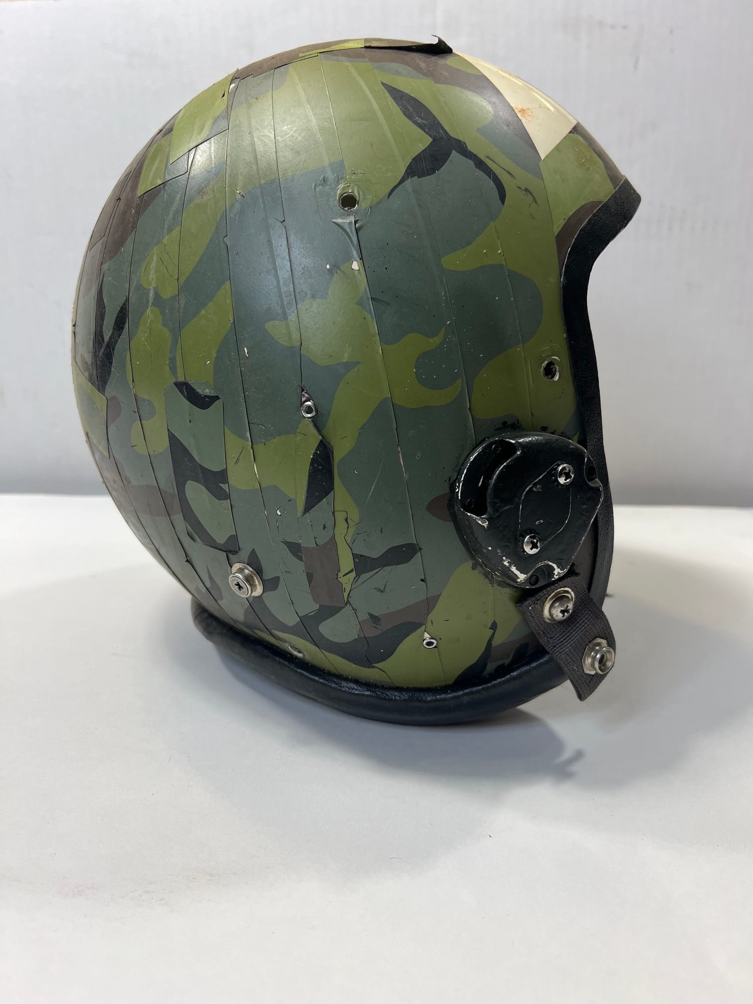 hgu 22p flight helmet shell b 52 camo used demil 4137 ava4137 (4)